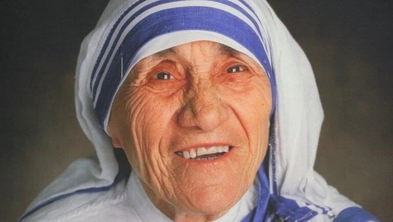 Best 500+ Words Essay on Mother Teresa in English